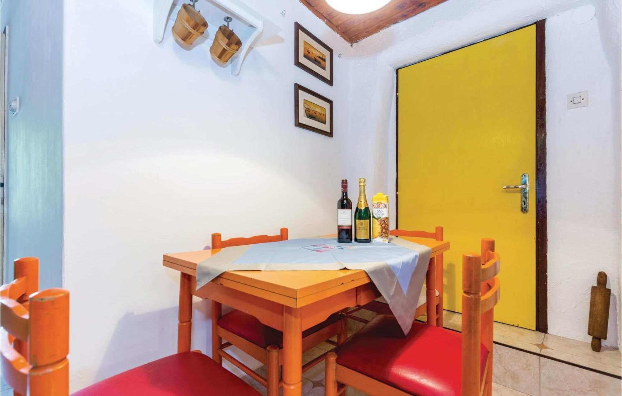 Amazing Apartment In Novi Vinodolski With Wifi Esterno foto